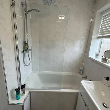 Mmc Serviced Accommodation Leigh  Esterno foto