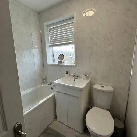 Mmc Serviced Accommodation Leigh  Esterno foto