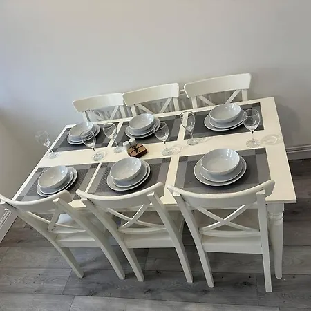 Mmc Serviced Accommodation Leigh  Esterno foto