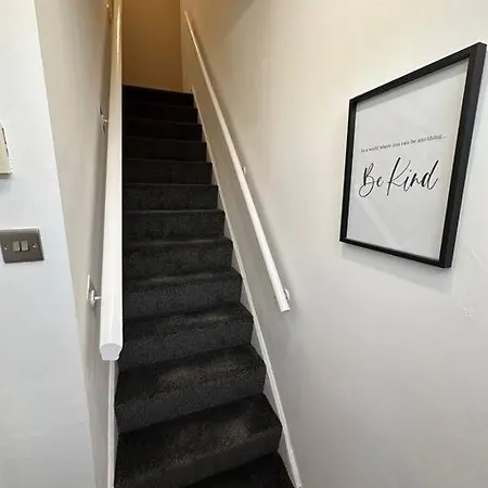 Mmc Serviced Accommodation Leigh  Esterno foto